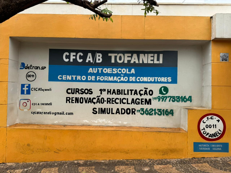 Foto da capa de CFC A/B Tofaneli | Curso para Primeira Habilitação | Reciclagem de CNH